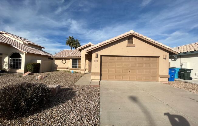 4 Weeks of Free Rent! - Three bedroom Single Family Home in North Phoenix!