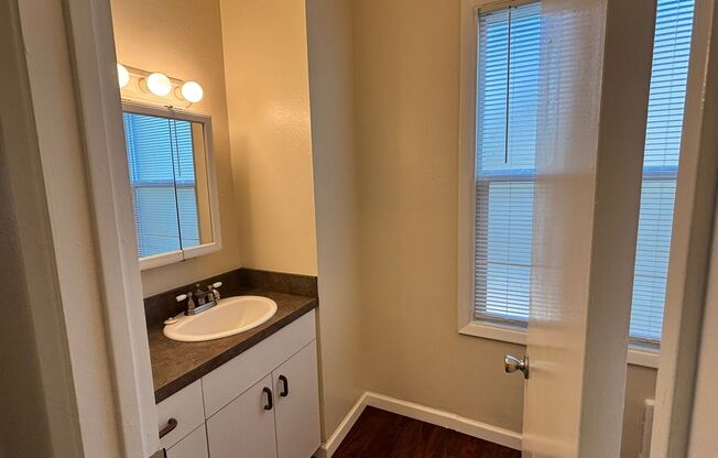 1 bed, 1 bath, 750 sqft, $1,395, Unit 01