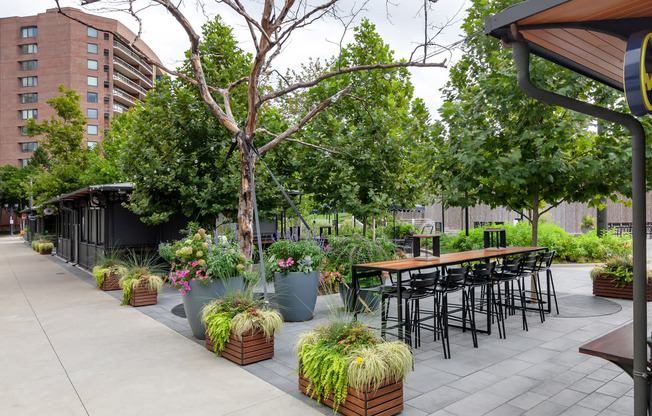 Outdoor Dining on Crystal Drive