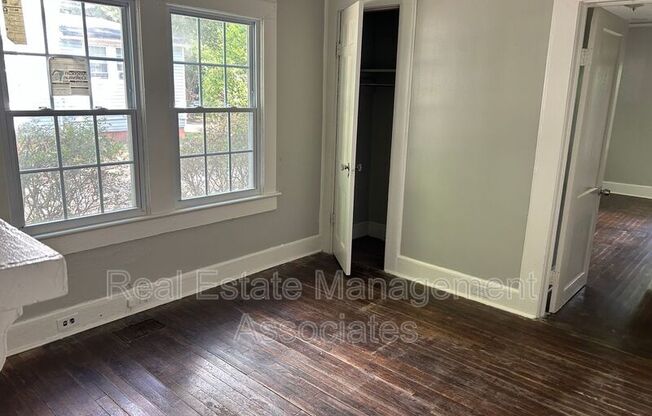 804 W POPLAR ST