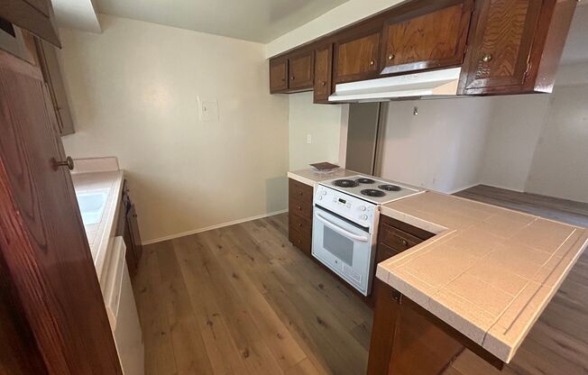 2 beds, 2 baths, 775 sqft, $2,550, Unit B