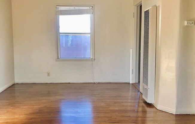 Wonderful Old Torrance Duplex One-Bedroom, One-Bath