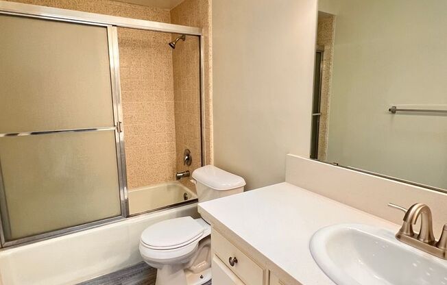 2 beds, 2 baths, $1,695, Unit 4