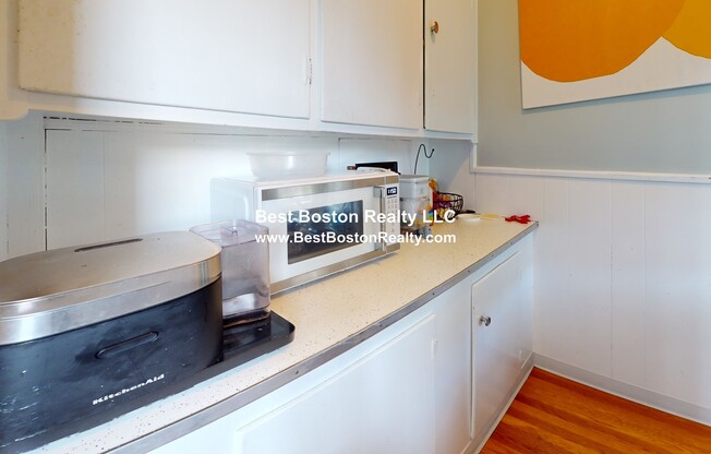 104 Highland Ave # 1R