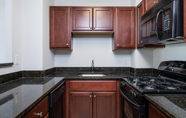 2 beds, 1 bath, 810 sqft, $3,550, Unit 8H