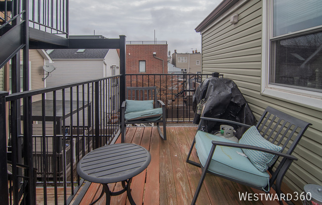 1623 W HURON