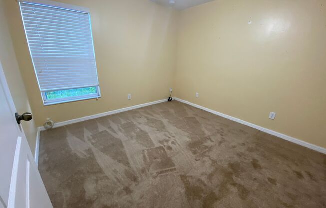$500 off first month Move In Specials for this  Charming  3-Bedroom 2 bath  Home with Spacious Lanai !!