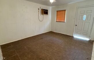 2 beds, 1 bath, $600