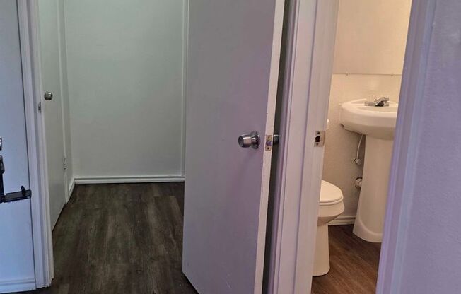 Self Showing- *EFFICIENCY AVAILABLE NOW!!!!!* Leasing Special