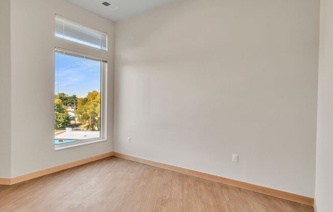 2 beds, 1.5 baths, 1,011 sqft, $2,150, Unit 412