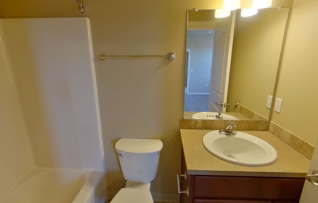 2 beds, 2 baths, 700 sqft, $1,800, Unit 207