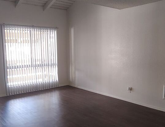 2 beds, 1 bath, 916 sqft, $2,475, Unit 120
