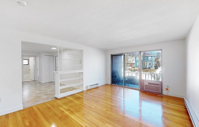 2 beds, 1 bath, 750 sqft, $2,395, Unit 42