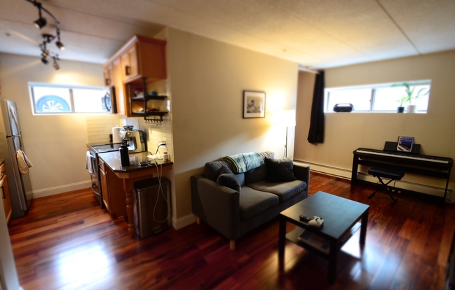 1 bed, 1 bath, 415 sqft, $1,800, Unit A6