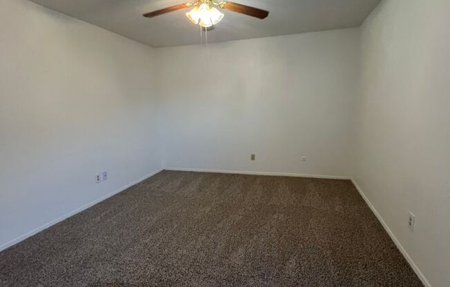 2 beds, 1 bath, 832 sqft, $1,150, Unit 506