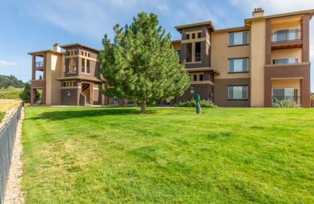 Lush Green Outdoors at Echo Ridge Apartments, Castle Rock, 80108