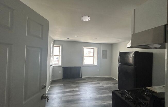 2 beds, 1 bath, $1,195