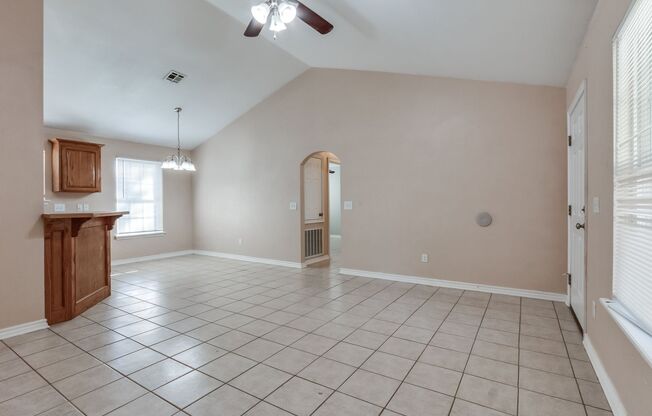 3 beds, 2 baths, $1,400