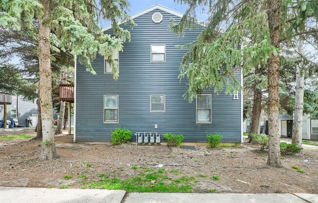 2 beds, 1 bath, 900 sqft, $1,200, Unit P-2