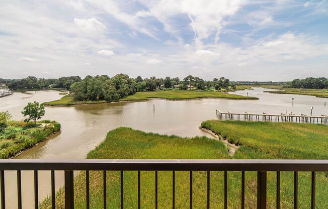 2221 Pretty Lake