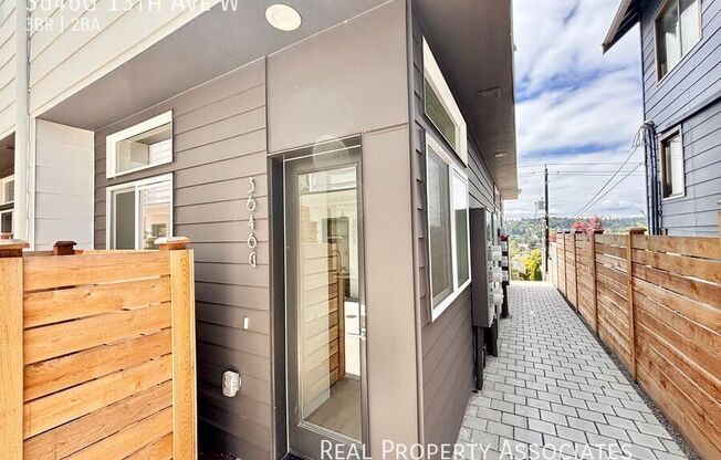 3646 G 13 AVE W