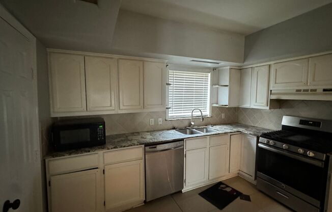 3 beds, 2 baths, $1,650