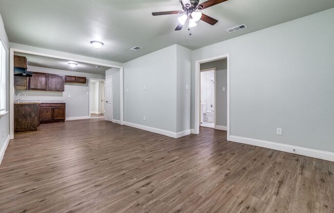 3 Bed 2 Bath House for Rent in Dallas!