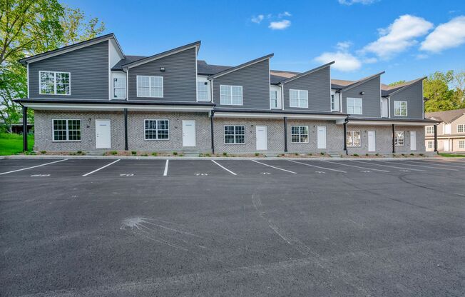 3 beds, 2.5 baths, 1,300 sqft, $1,500, Unit 41