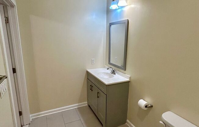 Studio, 1 bath, 596 sqft, $1,450, Unit 413 Unit 102