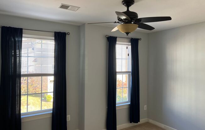 3 beds, 2.5 baths, $3,000