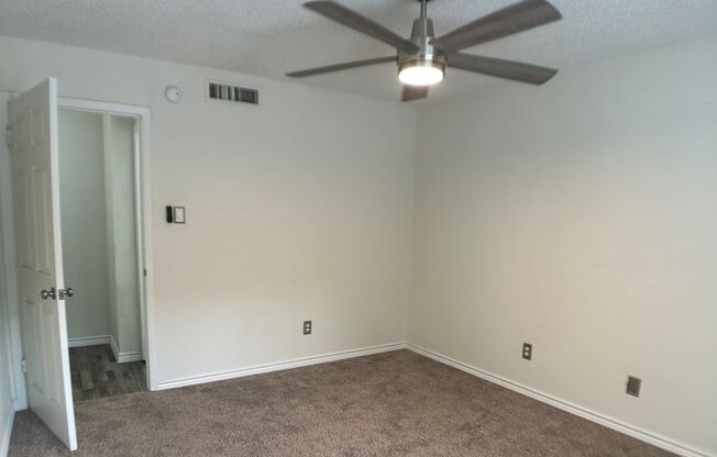 2 beds, 2 baths, $1,570, Unit Unit 1041