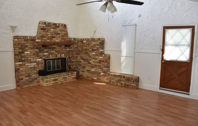 AVAILABLE NOW!!! 3-bed, 2-bath, 2-car garage home in Duncanville