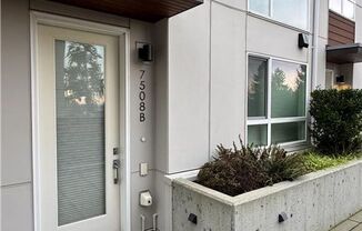 7508 15 AVE NW