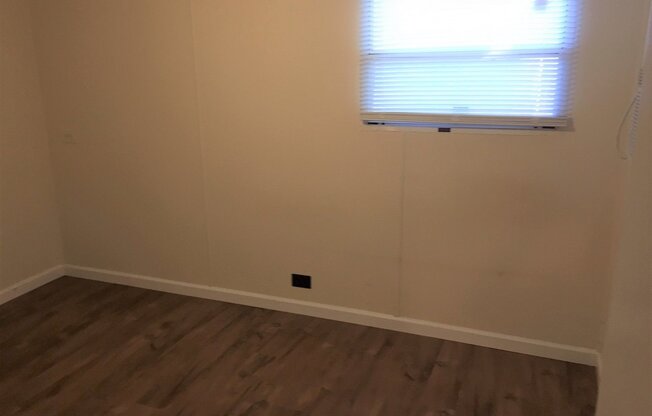 2 beds, 1 bath, $975