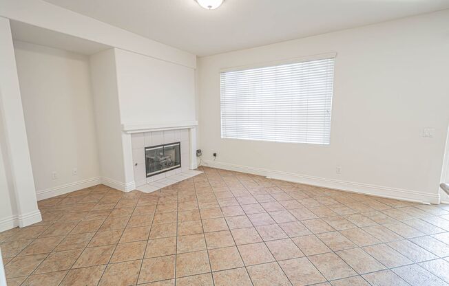 4 Bedroom Home for Rent in Canyon Country!