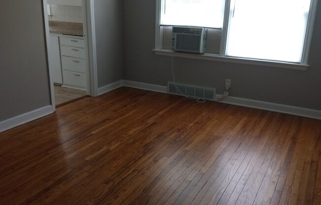 Dundee Village Rentals (824 N 46th St)