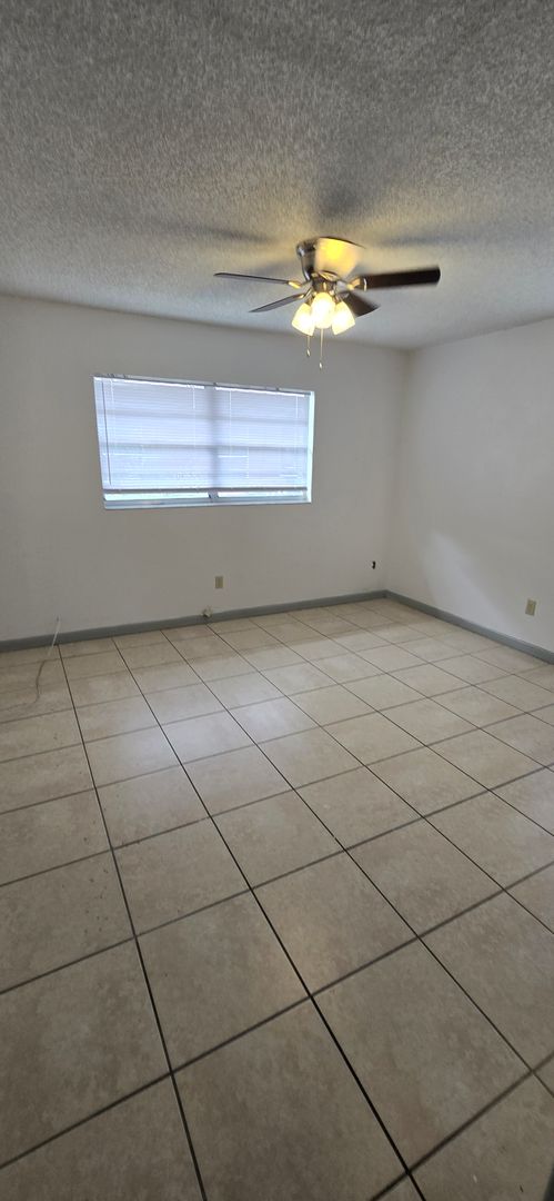 2 beds, 1 bath, $1,075, Unit UNIT A