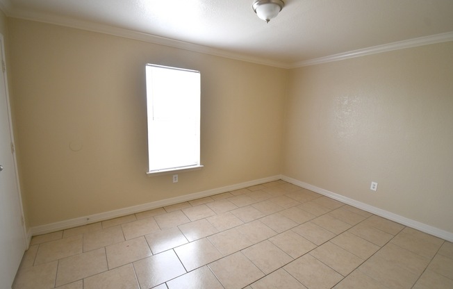 3 beds, 1 bath, $1,125