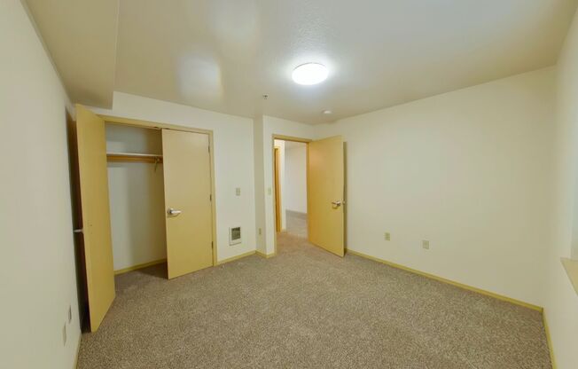 2 beds, 1 bath, $1,600, Unit 4