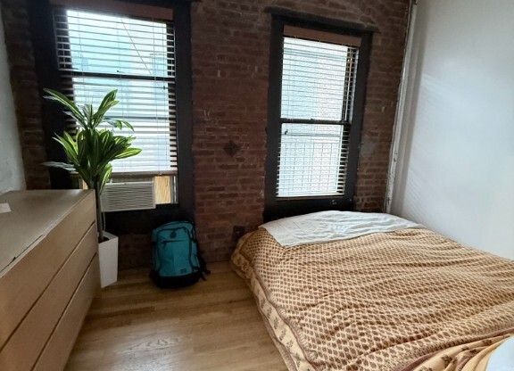 52 MACDOUGAL ST