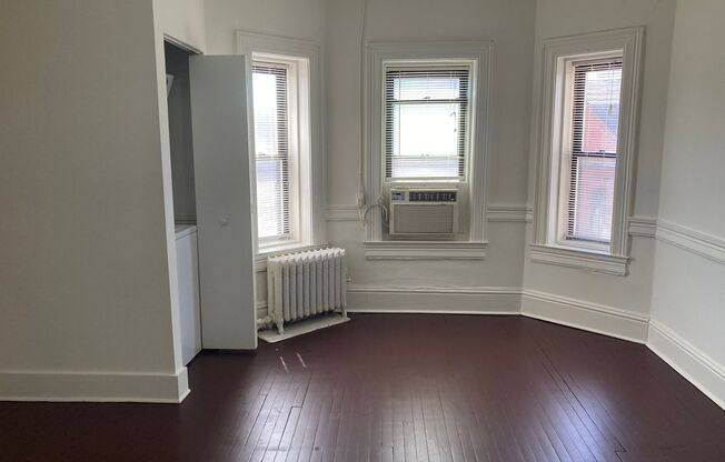 3 beds, 1 bath, 1,225 sqft, $2,199, Unit 1301-43