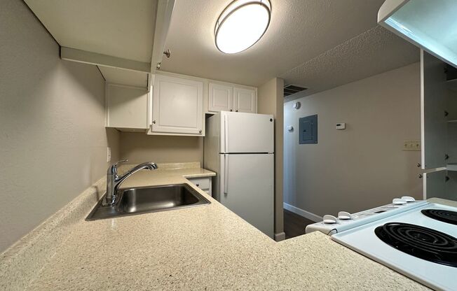2 beds, 1 bath, 895 sqft, $1,700, Unit 490102