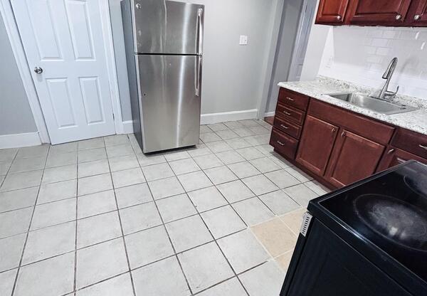 1221 LINDLEY AVE