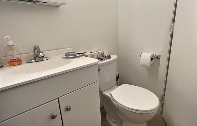 1 bed, 1 bath, 999 sqft, $2,800, Unit 17