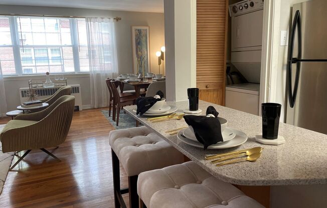 2 beds, 1 bath, 897 sqft, $2,335, Unit B-08