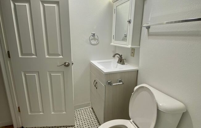 2 beds, 1 bath, 700 sqft, $1,750, Unit 001