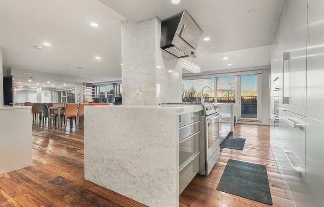 3 beds, 3 baths, 1,640 sqft, $6,500, Unit 6F