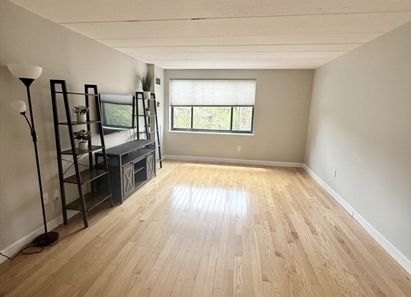 1 bed, 1 bath, 663 sqft, $2,700, Unit 408