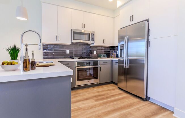 2 beds, 2 baths, 963 sqft, $1,950, Unit 270