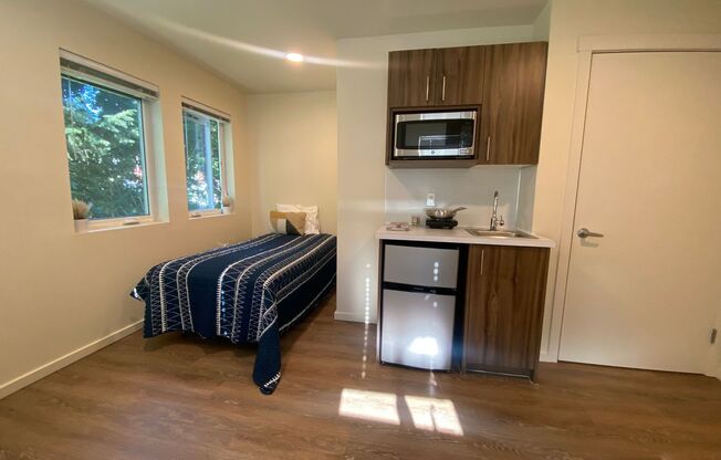 Studio, 1 bath, 178 sqft, $1,425, Unit 301